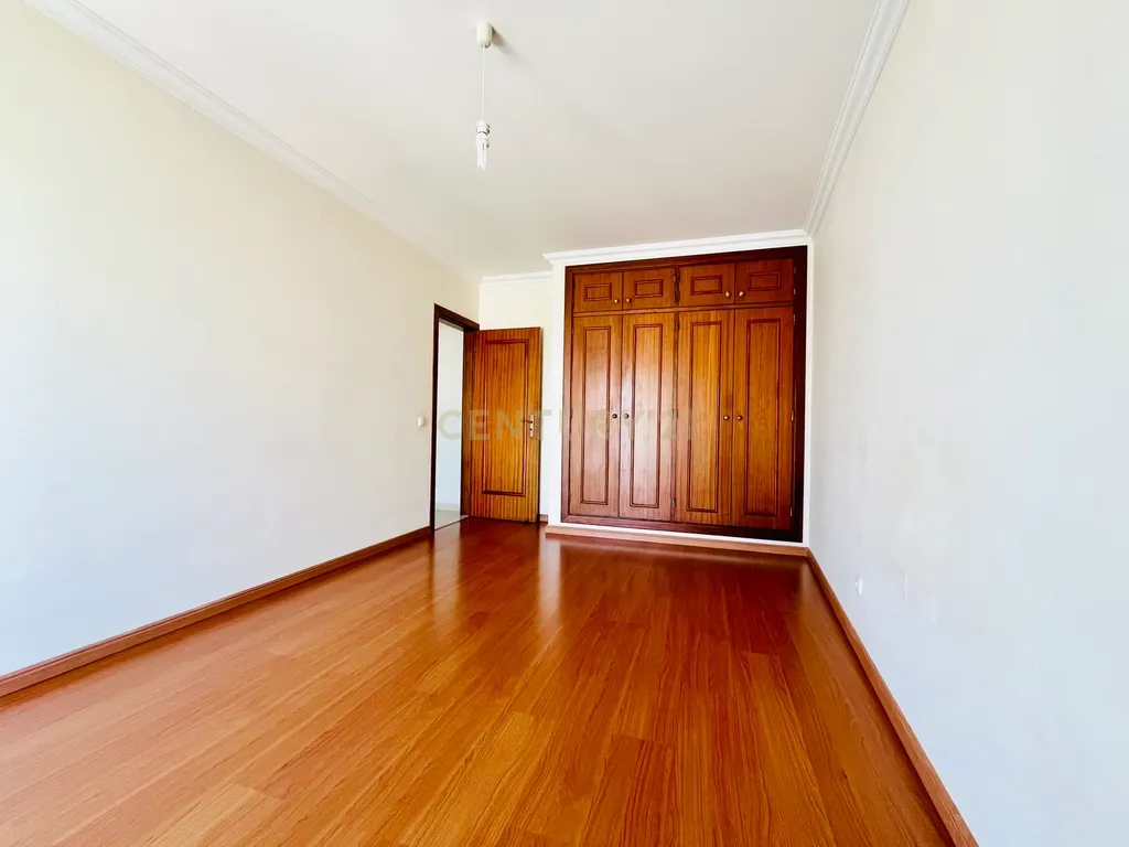 Apartamento T3 na Baixa de Olhão – Localização privilegiada junto à Praça da Floripes e Mercados Municipais - Image 26