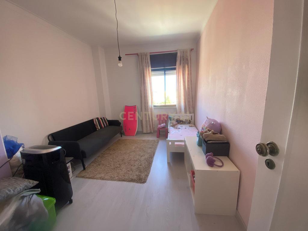 Apartamento T2 com Vista Panorâmica em Barreiro - Image 20
