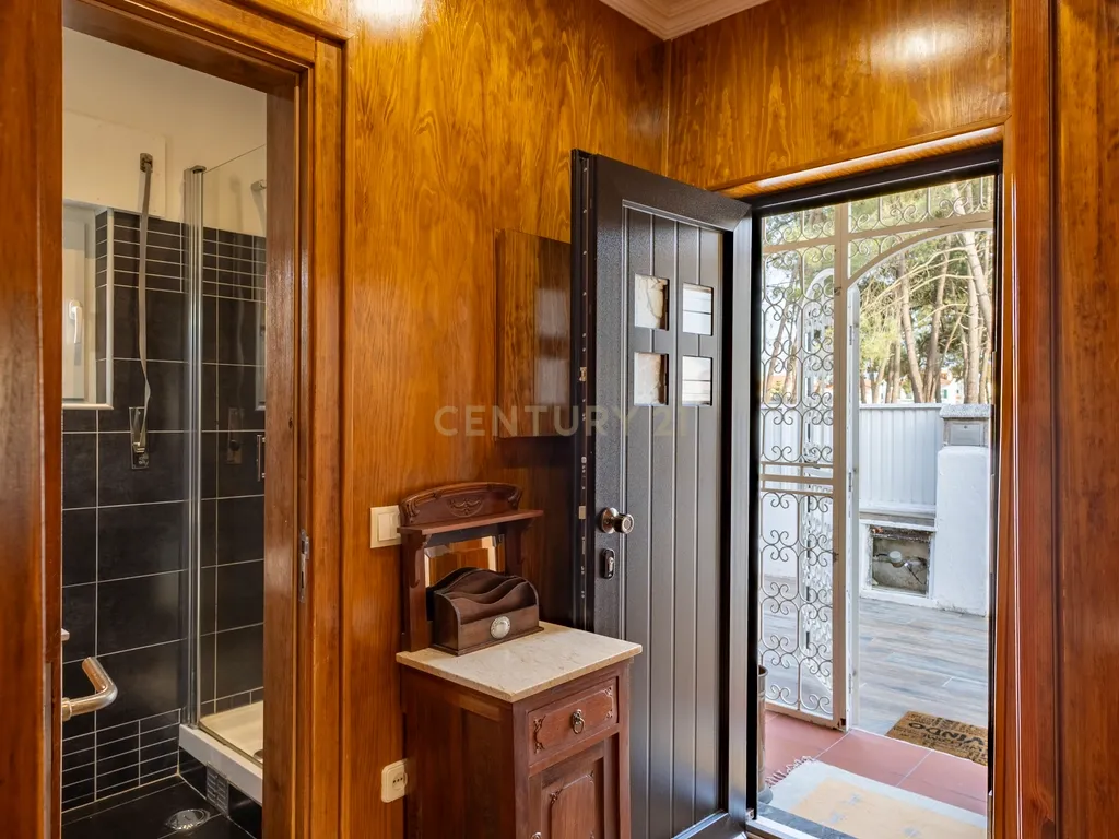 🏡 Moradia Isolada com piscina – Quinta do Conde - Image 13