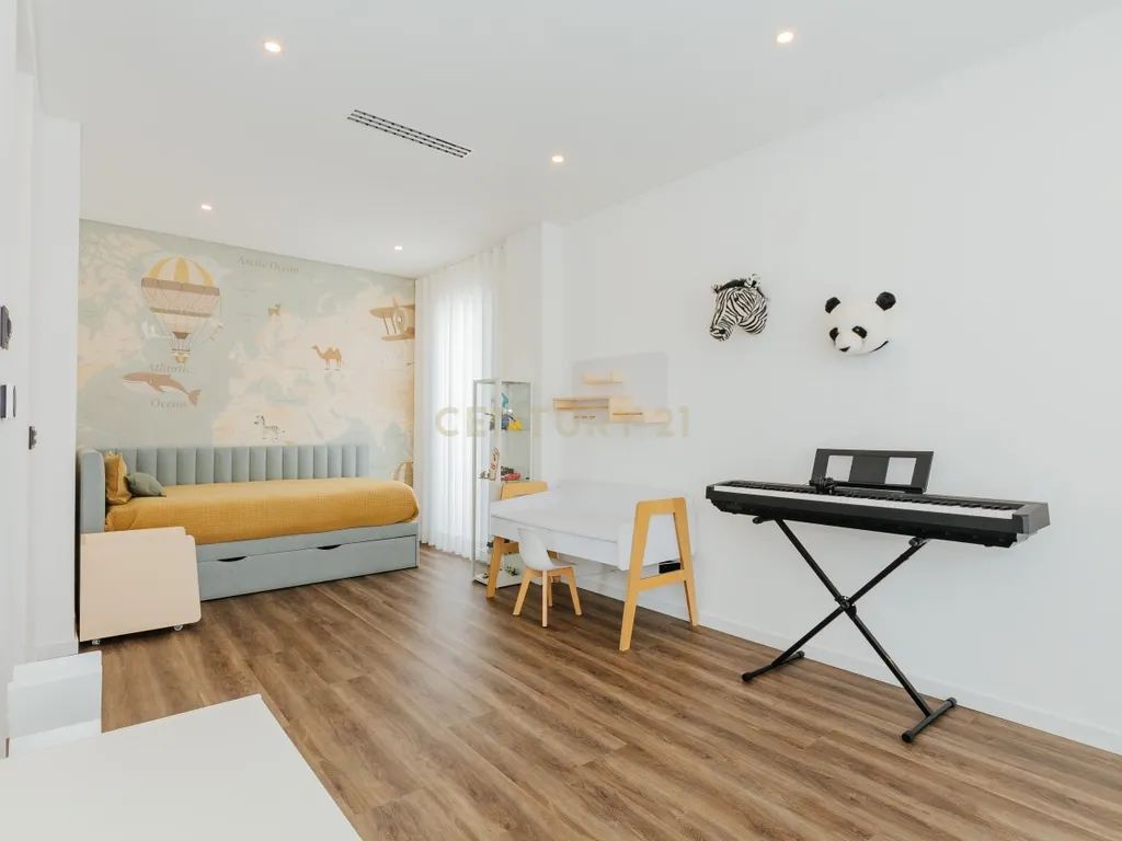 Moradia T4 com piscina e 3 suites | A escolha inteligente para viver com mais espaço a minutos de Lisboa - Image 23