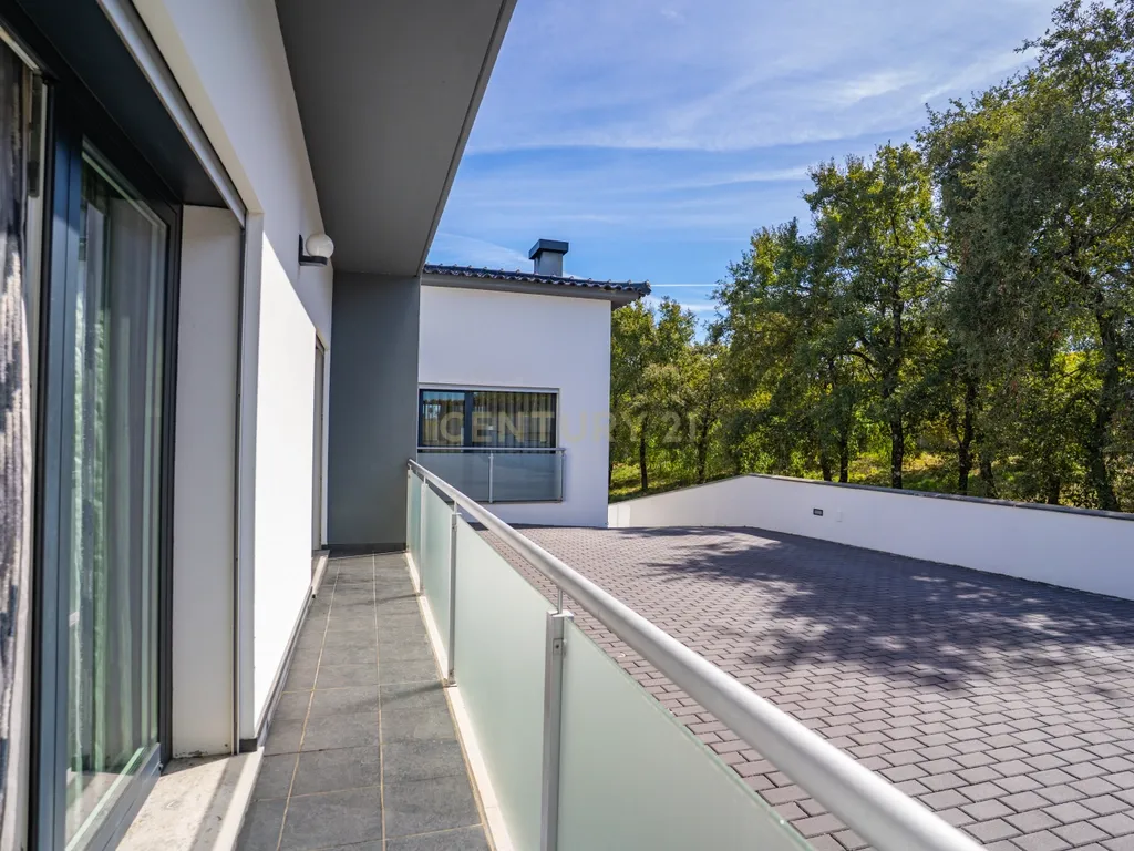 Moradia Moderna e Eficiente com 4 Quartos Próxima de Leiria - Image 27
