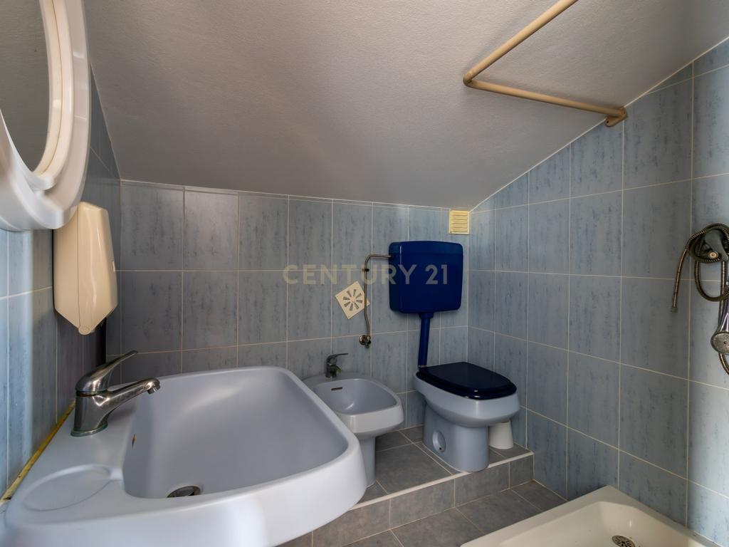 MORADIA EXCLUSIVA EM ALCOBAÇA – CONFORTO, ESPAÇO E POTENCIAL DE INVESTIMENTO! - Image 32