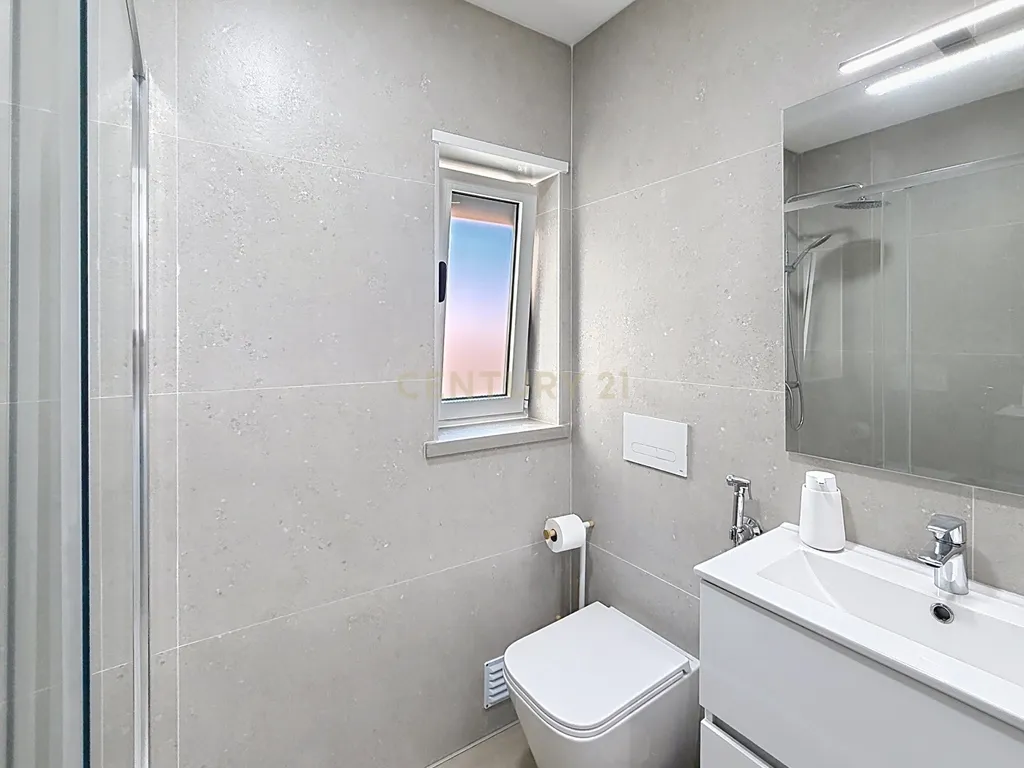 Apartamento T2 Novo - Arrendamento no Centro da Nazaré - Image 17