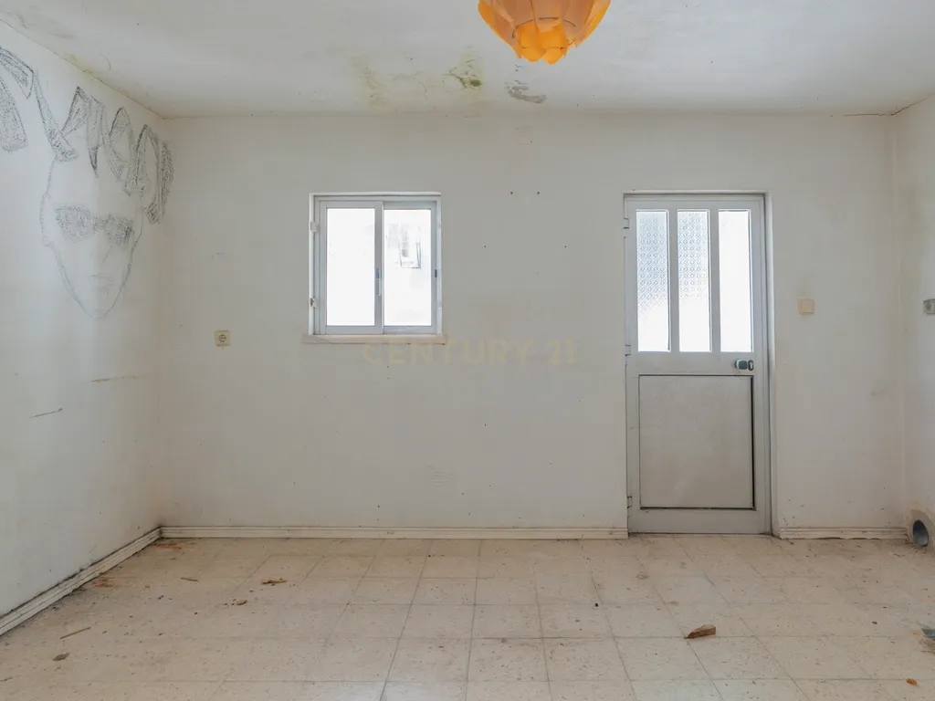 Moradia Isolada com Terreno de 1041 m² – Um Mundo de Possibilidades! - Image 94