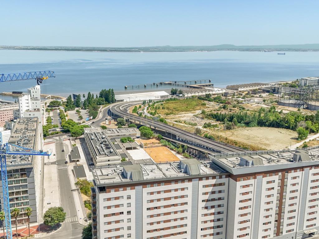 T3 com Vista Rio, Condomínio Privado com Jardim Infantil | Parque das Nações Sul - Image 35