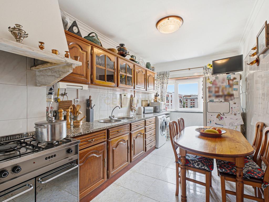 Apartamento T3 com Enorme Potencial de Remodelação na Moita - Image 19