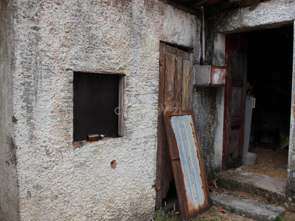 Moradia para restauro - oportunidade de investimento Paços de Ferreira, Figueiró - Image 16