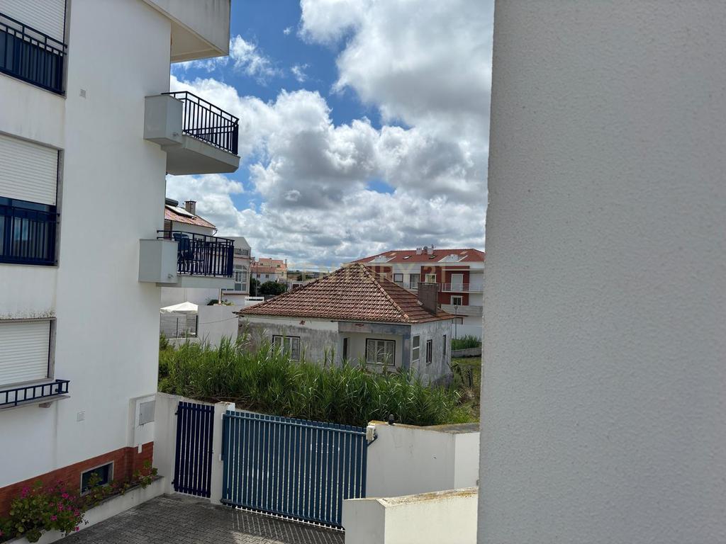 Moradia T2 + 1 em Peniche com sotão - Image 10