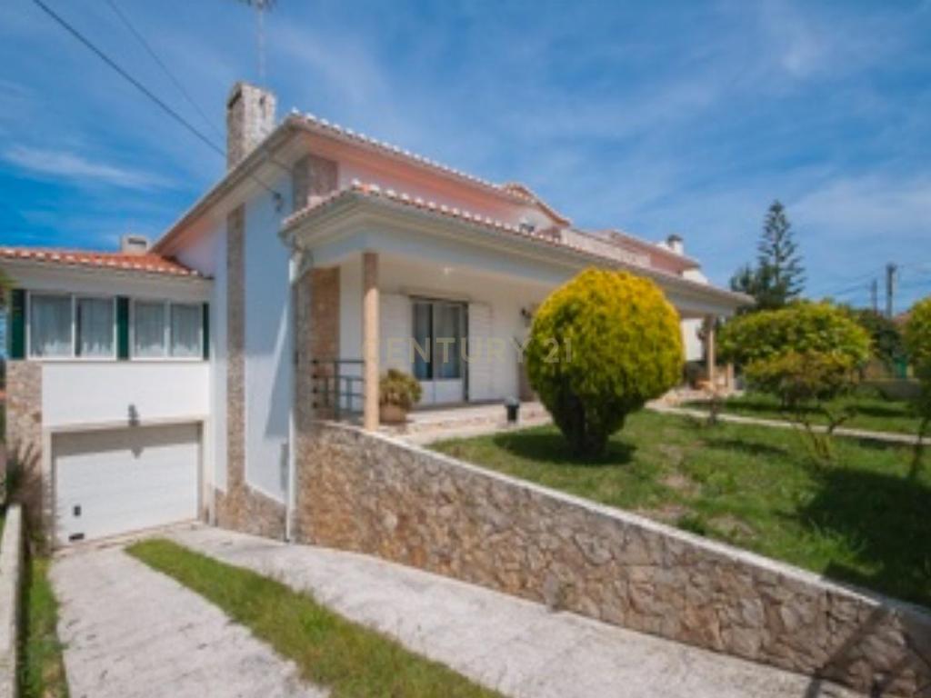 Moradia com 480m2 e piscina, na Ericeira - Image 1