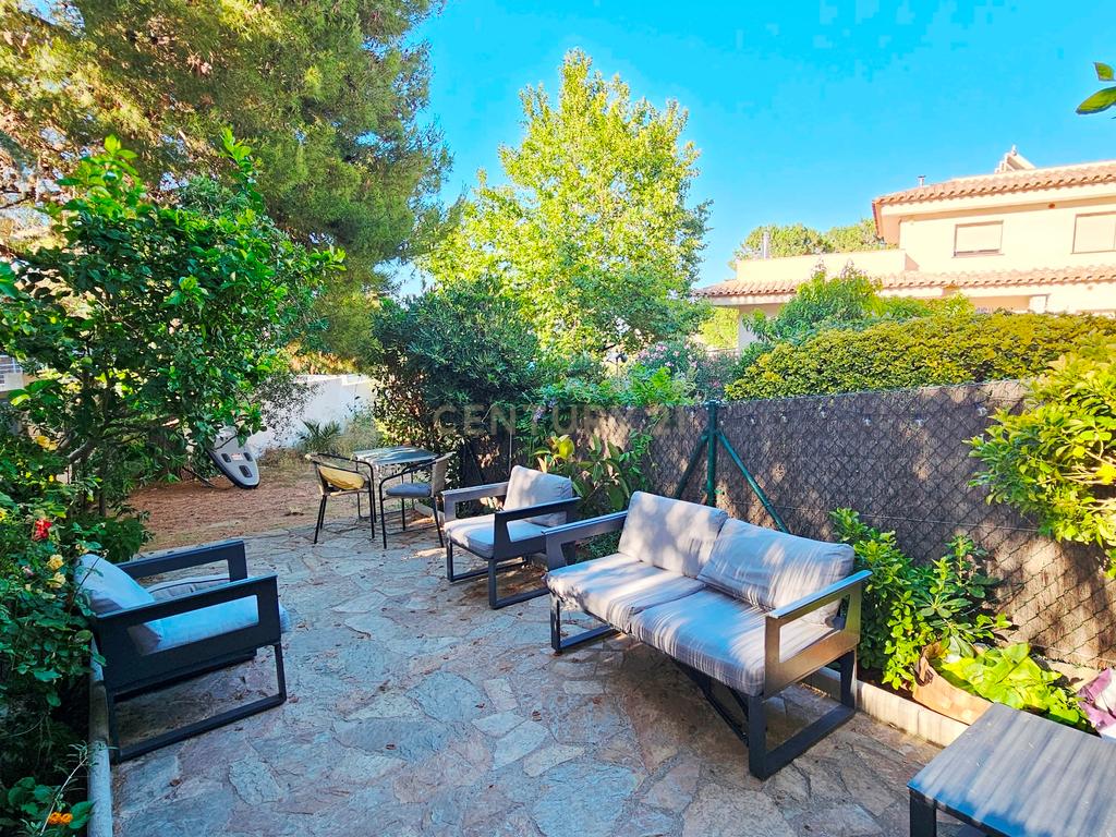 Viva o estilo de vida mediterrânico nesta casa com jardim e vista para o mar em Llançà - Image 33