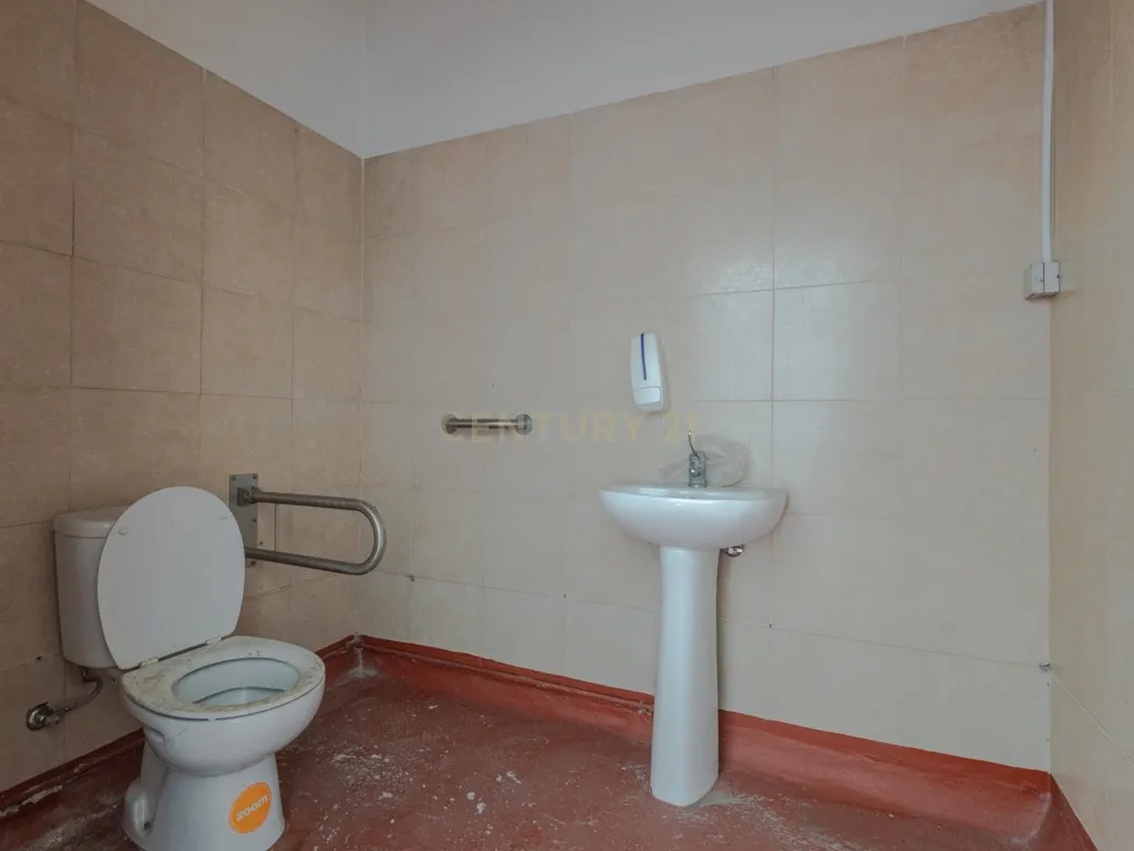 Ativo Comercial Multiuso com 494 m² | Clínica, Showroom, Self-Storage, Formação ou Operação Empresarial - Image 15