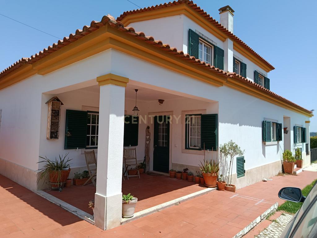 Casa Isolada em Sampaio-Sesimbra, Setúbal com Piscina e Vista Panorâmica - Image 2