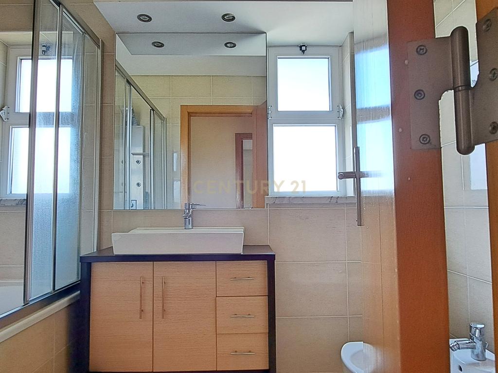 Apartamento T2 com arrecadação e lugar de garagem no Montijo. - Image 11