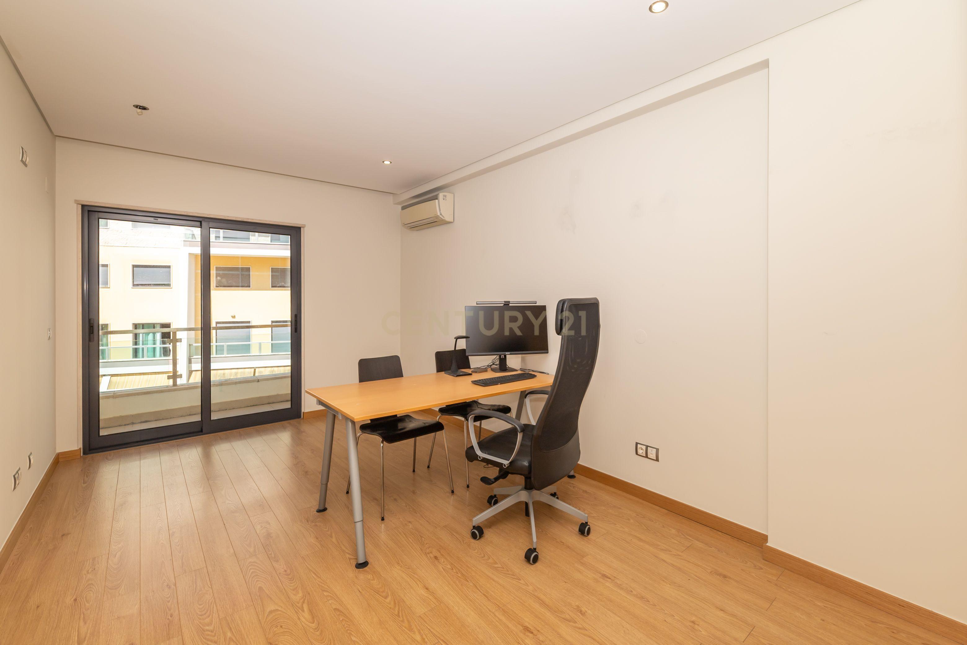 Apartamento T3 Com Box - Varandas Montijo - Image 23