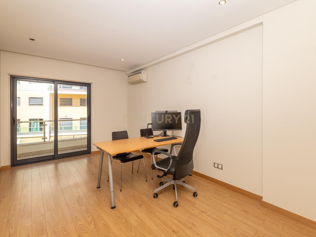 Apartamento T3 Com Box - Varandas Montijo - Image 23