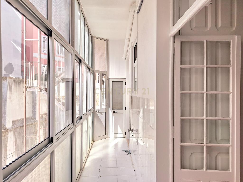  Apartamento T3+2 para Arrendamento em Campolide - Image 20