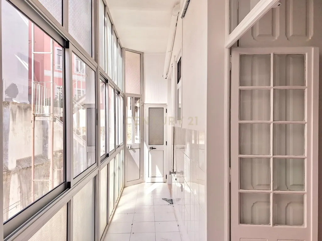 Apartamento T3+2 para Arrendamento em Campolide - Image 20
