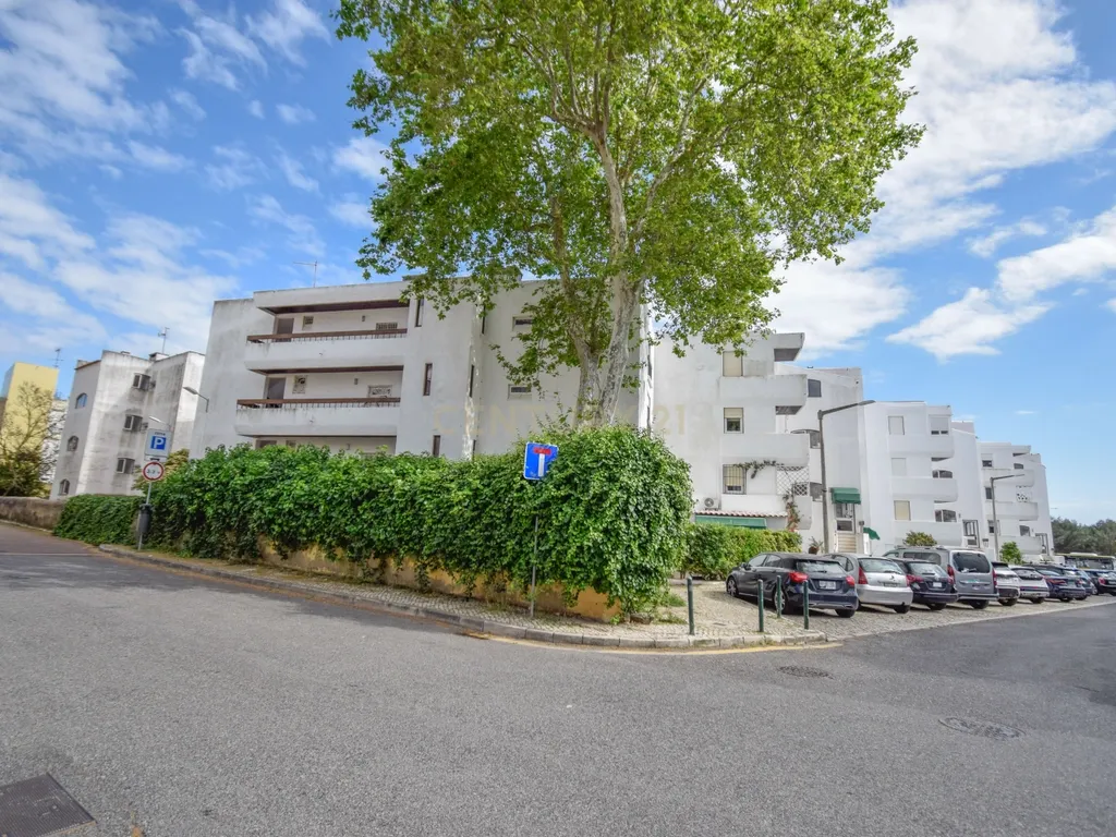 Apartamento T1 com Vista Mar em Carcavelos - Image 20