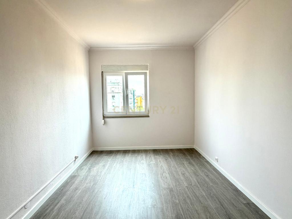 Apartamento T2 Renovado e Equipado | São Sebastião, Setúbal - Image 15