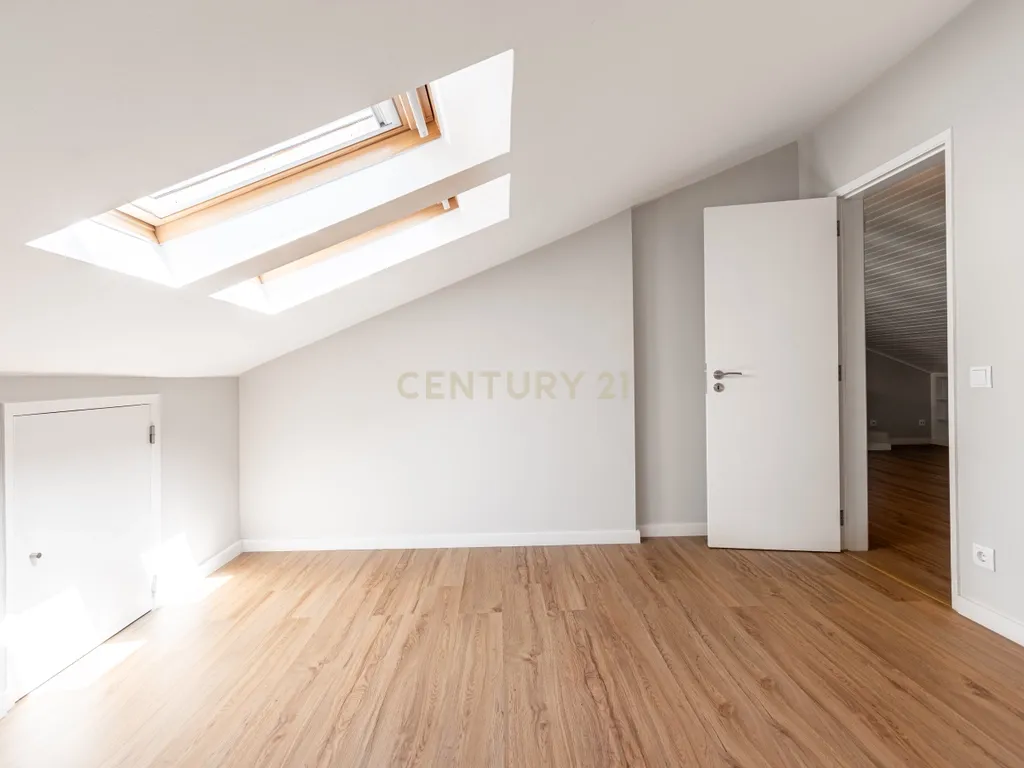 Moradia Unifamiliar T5 em Carcavelos - Image 37