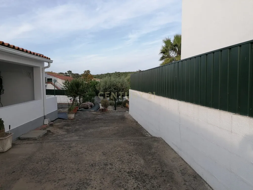 Moradia Térrea T3 com quintal e sótão, Guadalupe, Évora - Image 6