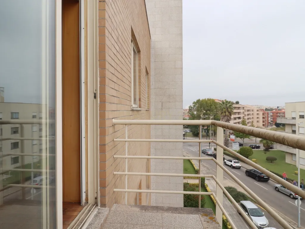 Apartamento T3 Caulinos, 2 Lugares de Garagem e Arrumos - Image 23