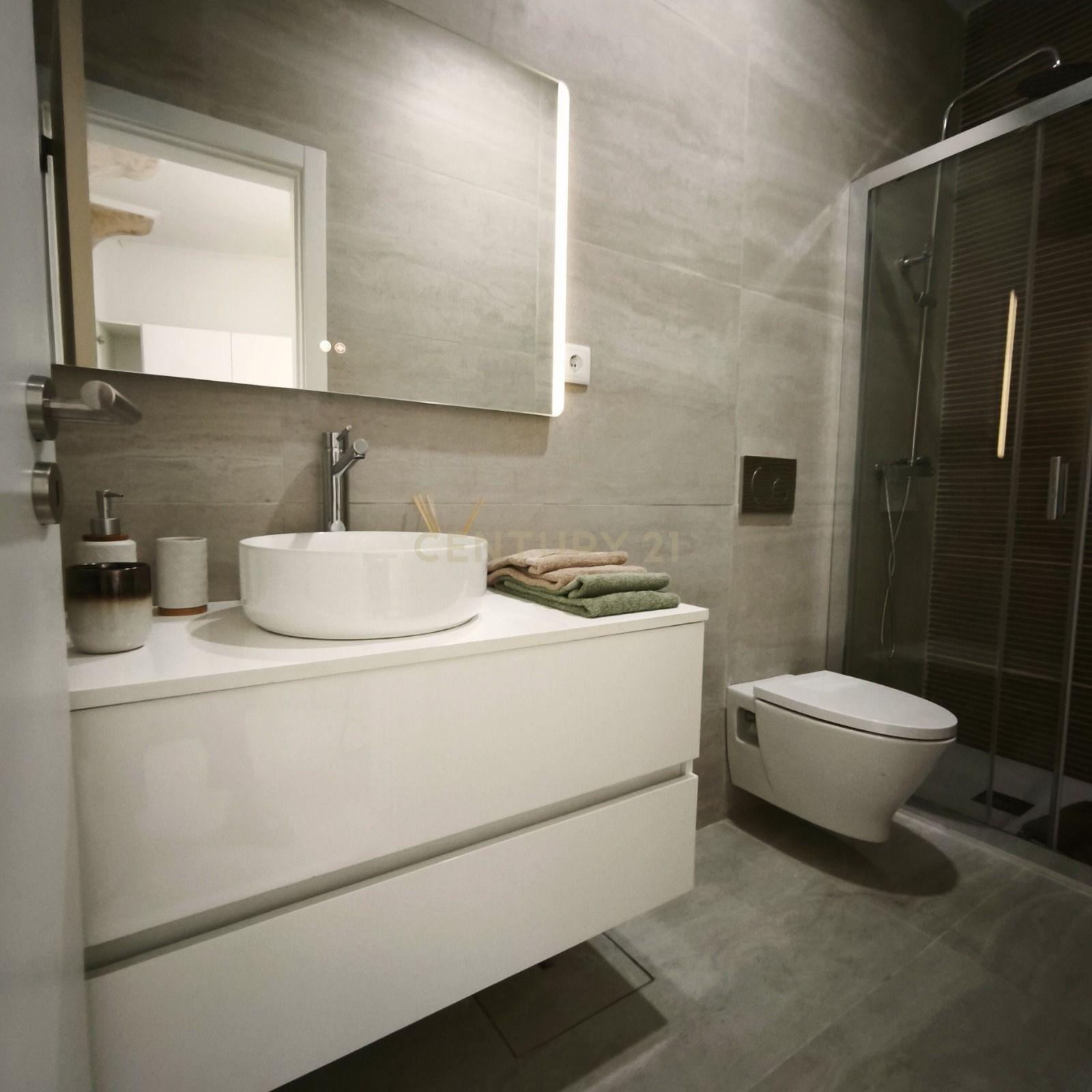 Fotografia 11 de Apartamento T3 totalmente remodelado, com arrecadação e excelente localização