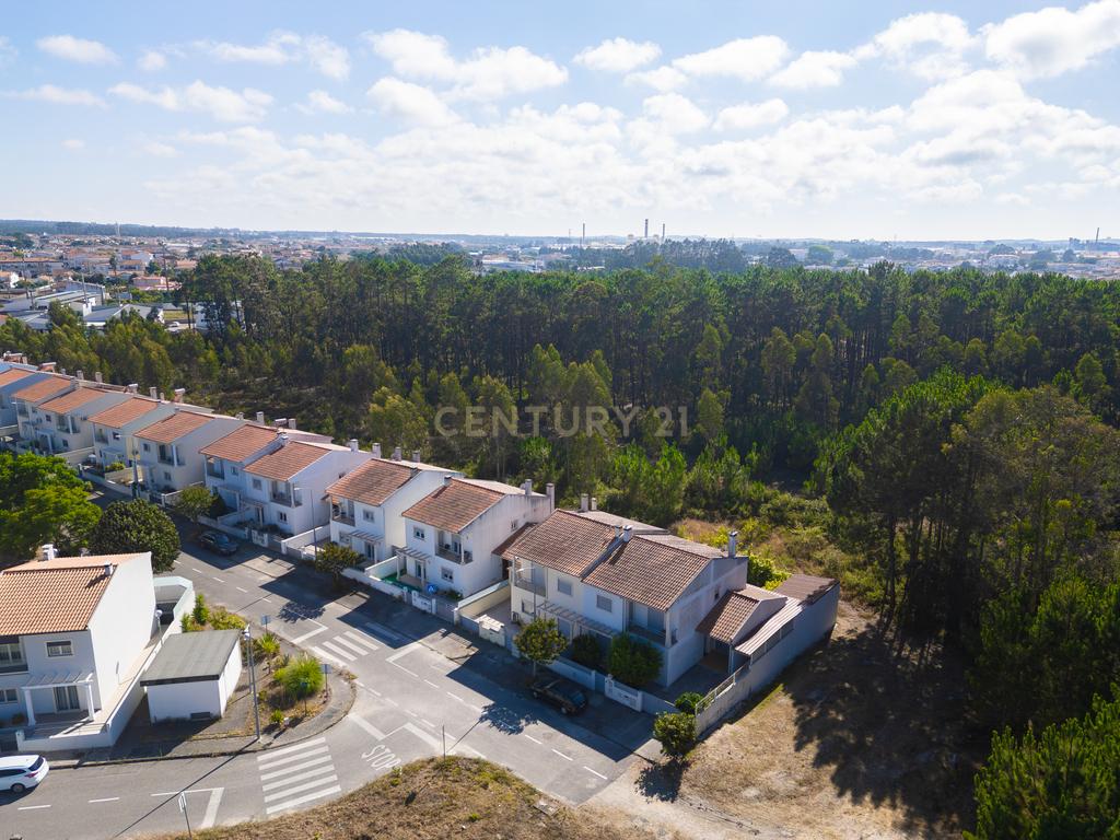 Moradia T4 com Piscina Privativa na Marinha Grande - Image 26