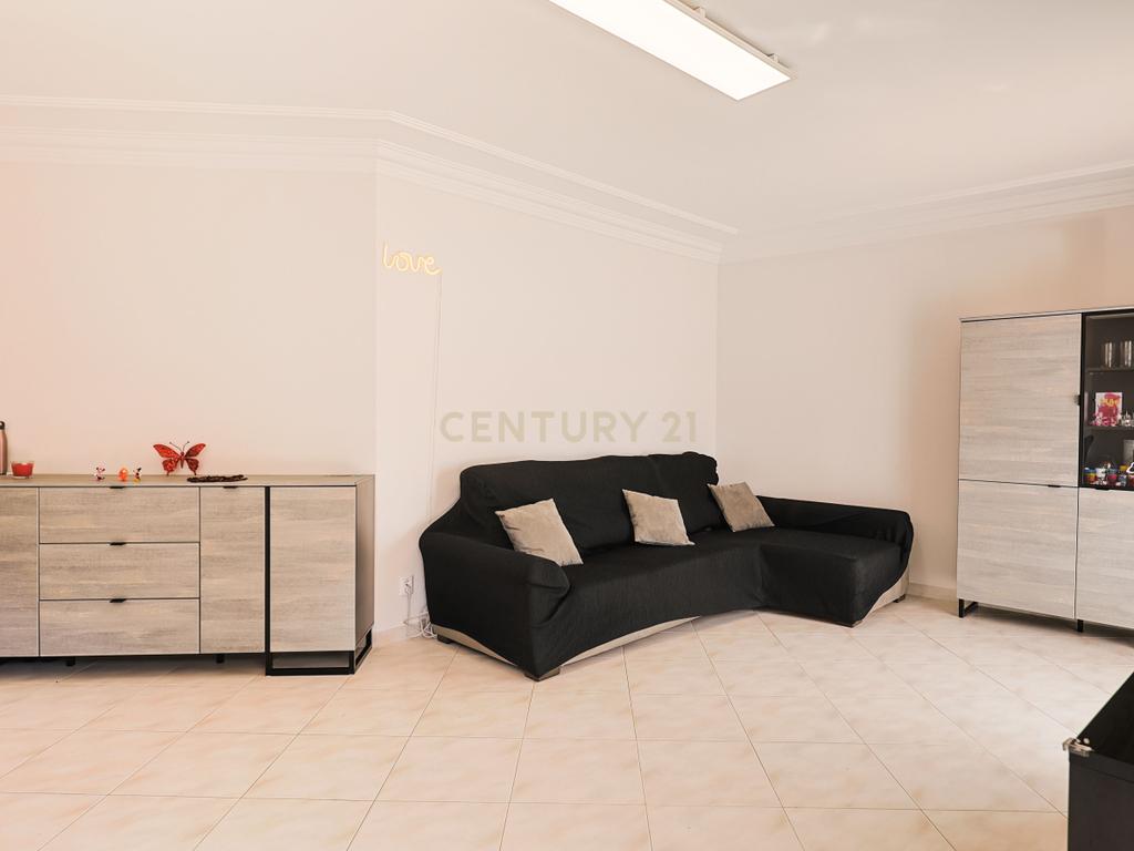 Apartamento T2 nas Quintinhas, Charneca de Caparica, com Terraço e Garagem - Image 17