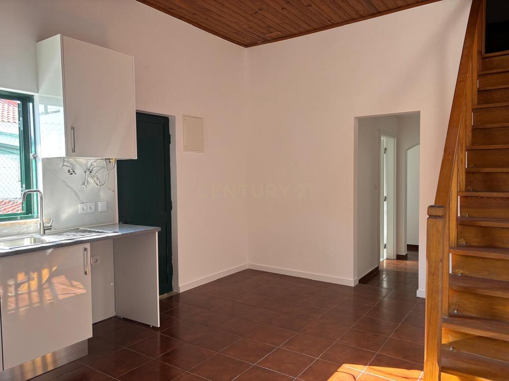 Moradia T2 com logradouro - Meia Via - Image 11
