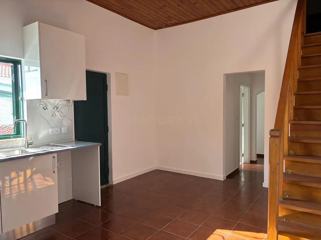 Moradia T2 com logradouro - Meia Via - Image 11