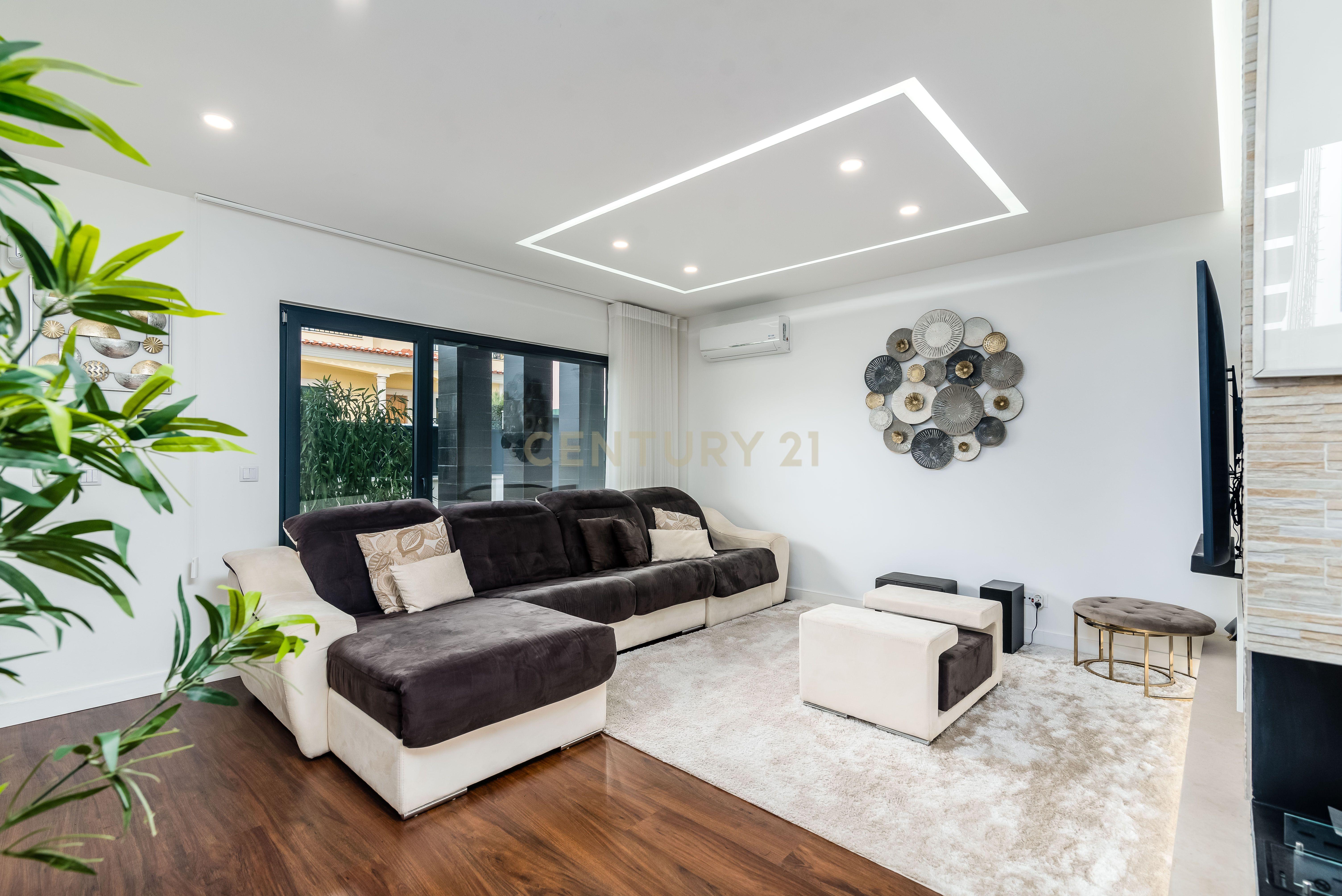 Luxuosa Moradia T3 com Vista Panorâmica em Loures, Lisboa para investimento! - Image 21