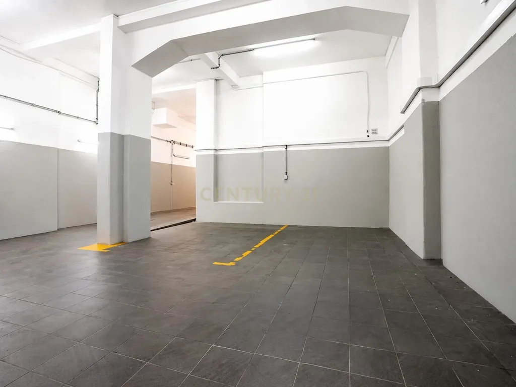 T3 Renovado com Jardim Privativo, Terraço e 2 Garagens | Saldanha - Image 22