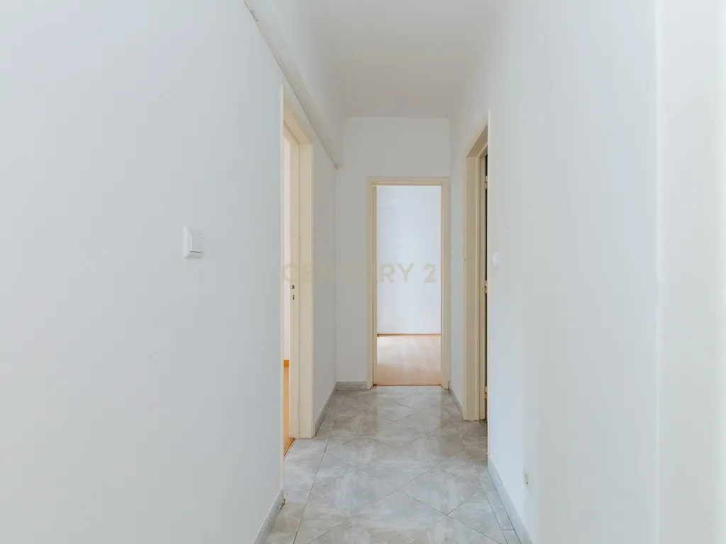 Apartamento T2 em Linda-a-Velha - Image 10