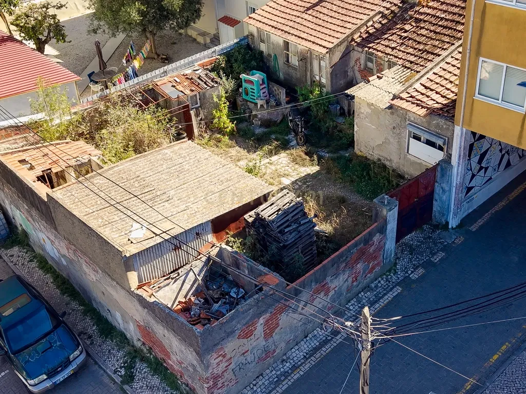 Moradia para reconstrução total lote 417m2 Venteira Rua 1º Dezembro - Image 20