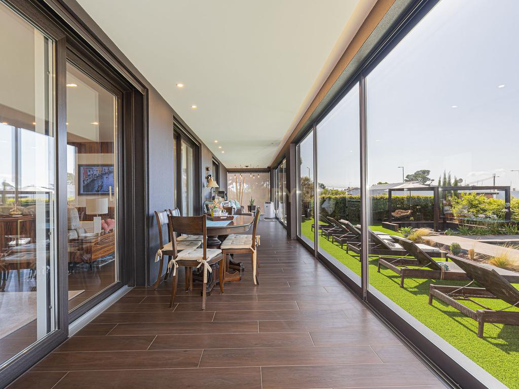 Moradia T4 de luxo, lote de gaveto 805m2, com cave e piscina. - Image 17