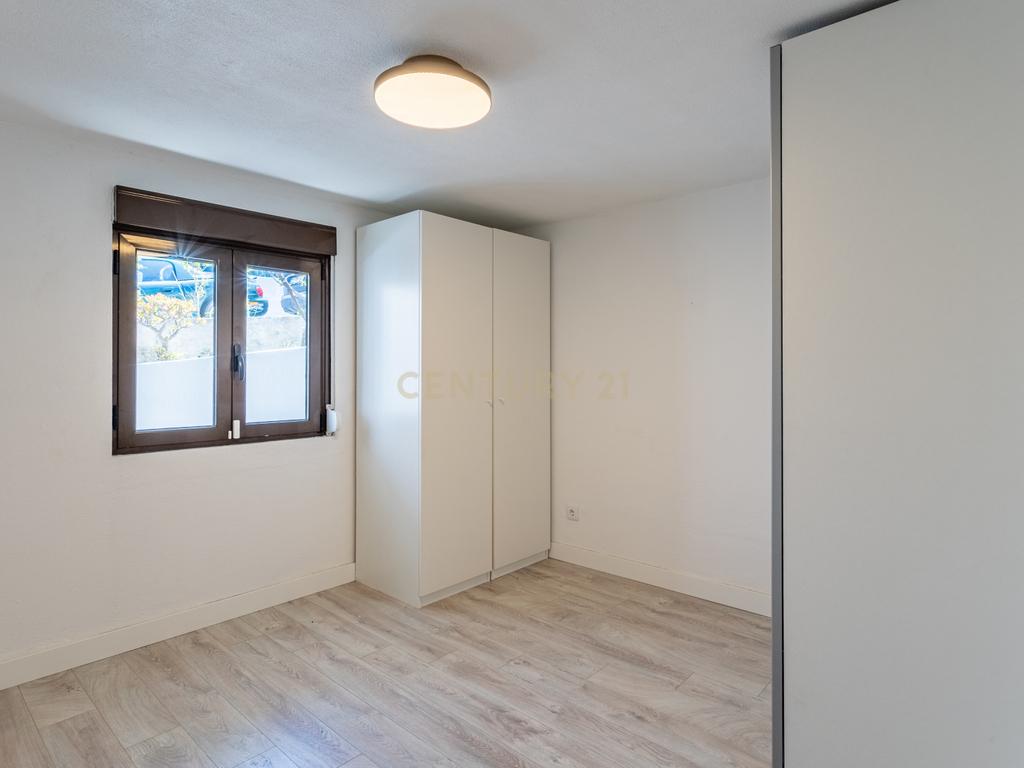 Moradia T5 isolada, inserida num lote de terreno de 750m2 em Casal de Cambra - Image 20