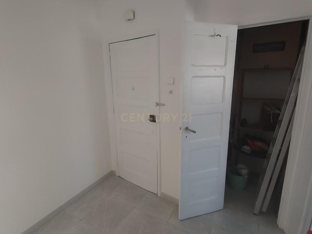 Apartamento T2 em Almada na Av. Nuno Alvares Pereira. - Image 17