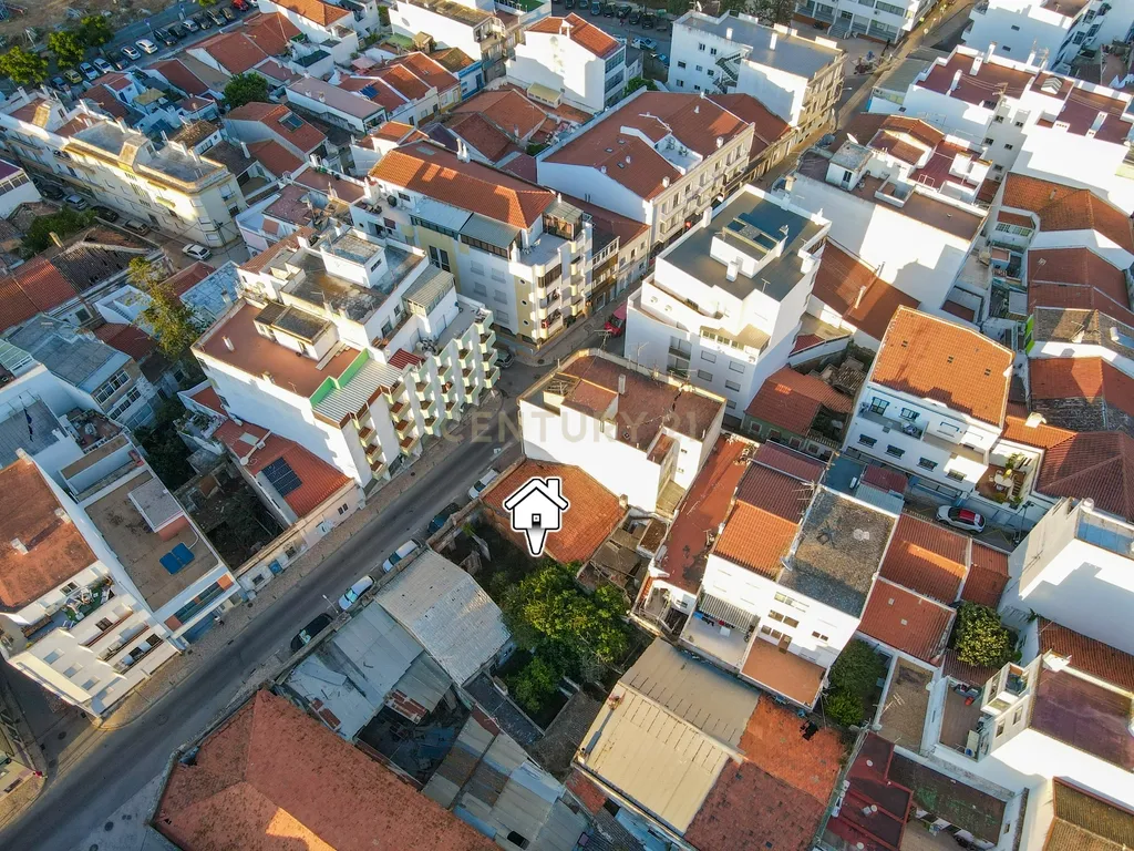 Ruína com 200m² no centro de Portimão - INVESTIMENTO - Image 6