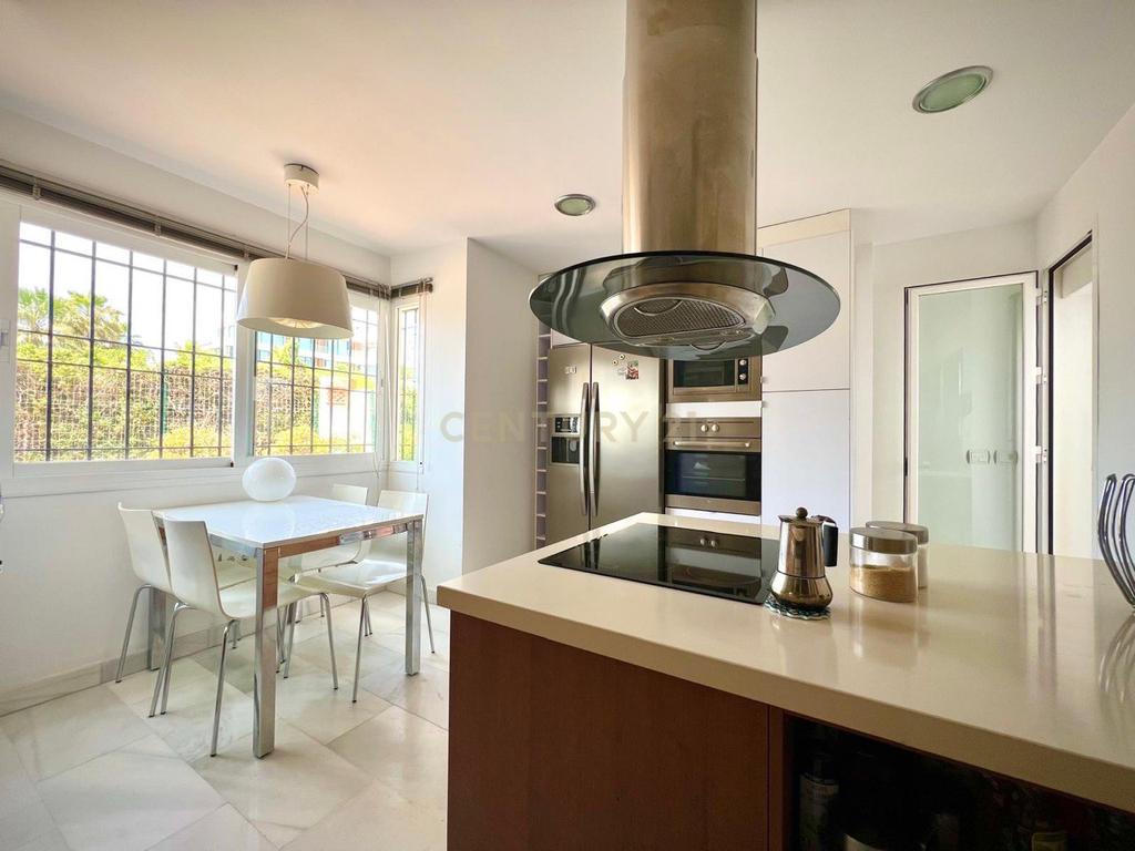 Casa con vistas al mar en primera línea – Urbanización Bahía de Estepona - Image 7