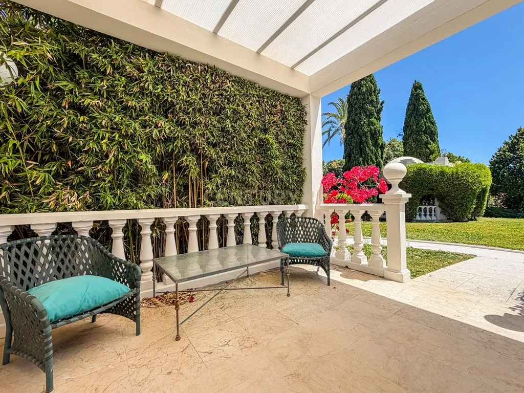 Elegância Andaluza Intemporal no Coração de El Paraíso, Estepona - Image 38