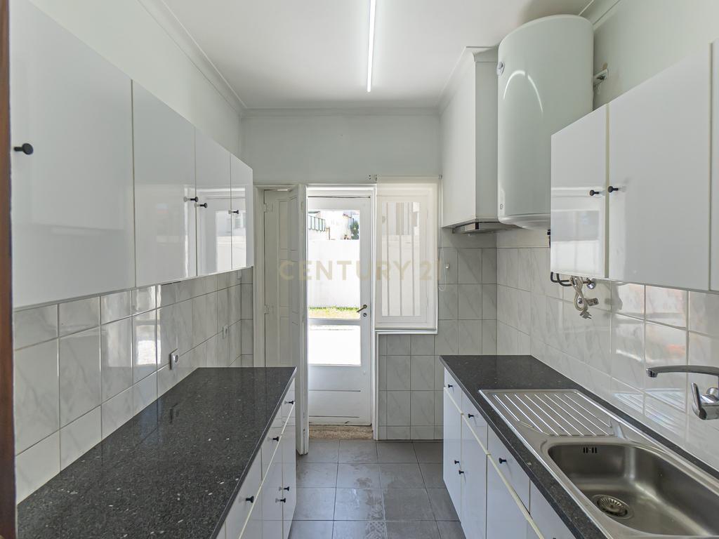 Andar Moradia T5 – Antas, Avenida Fernão de Magalhães – Porto - Image 12