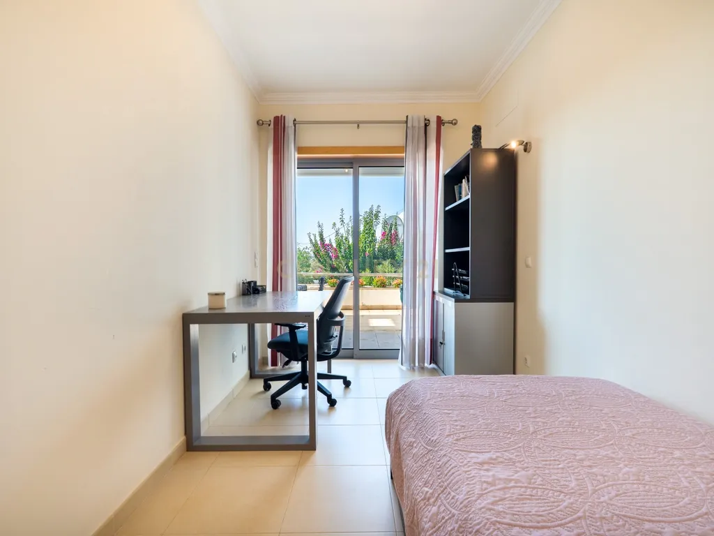 Apartamento Duplex em condomínio privado com piscina, e grande zona verde. - Image 16