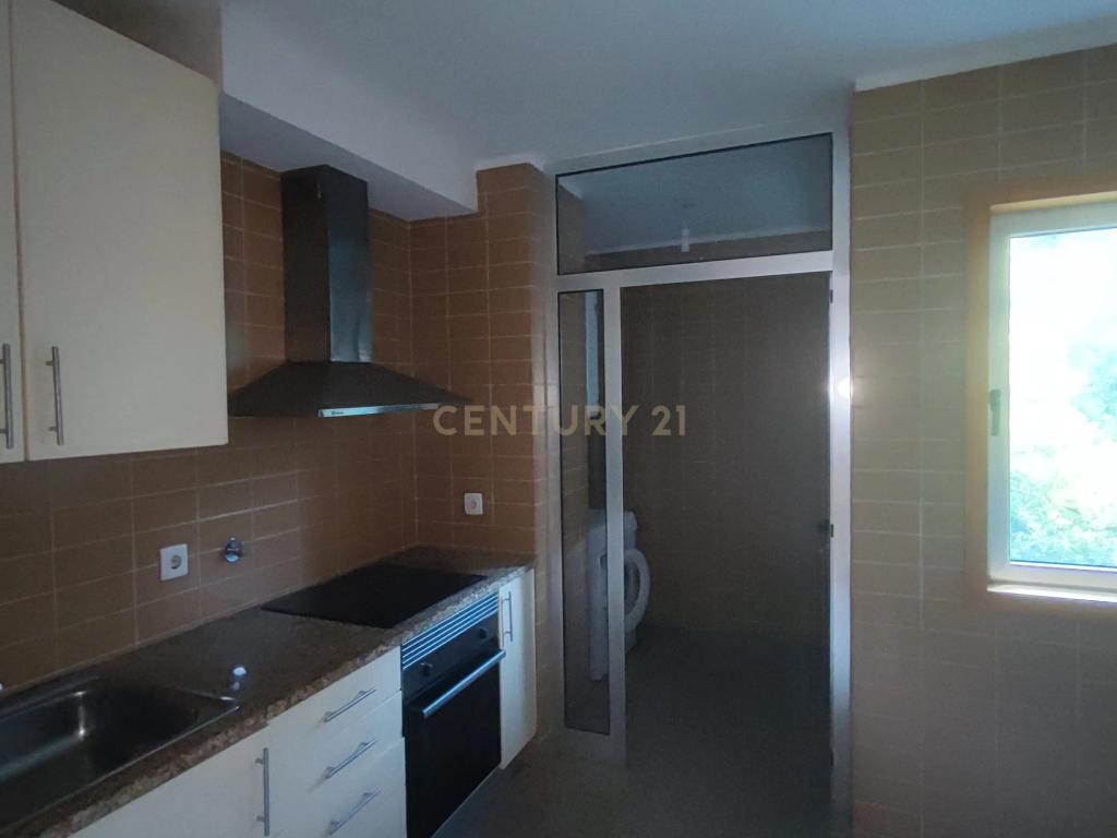 Apartamento T2 com Terraço e Garagem, Maia (Ao Aeroporto) - Image 6