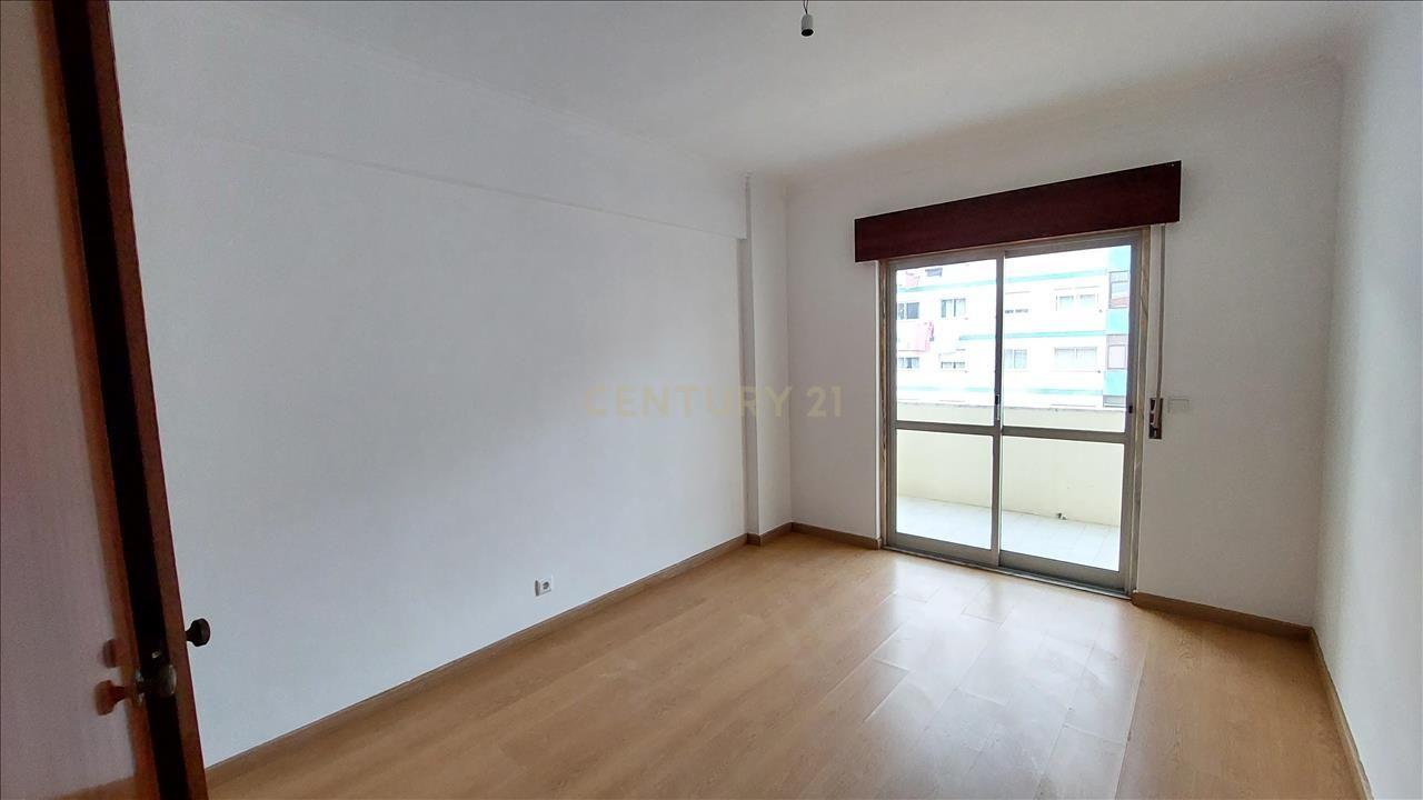 Apartamento T2 - Algueirão Mem-Martins - Image 5