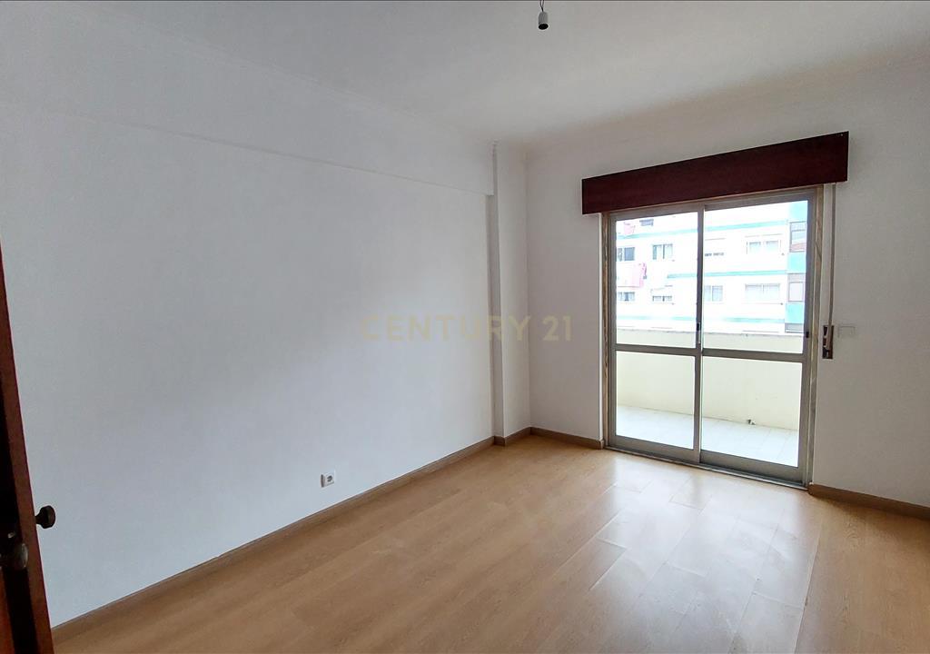 Apartamento T2 - Algueirão Mem-Martins - Image 5