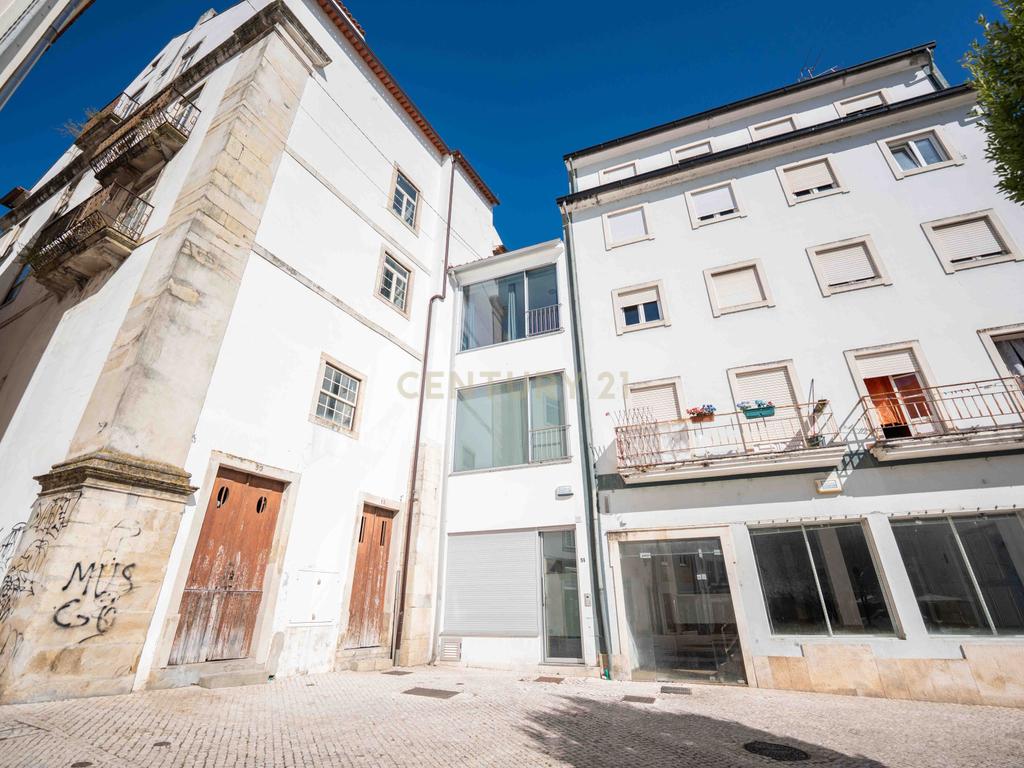 Venda | Prédio com 3 andares, Terreiro da Erva – Centro Histórico de Coimbra (Património UNESCO) - Image 1