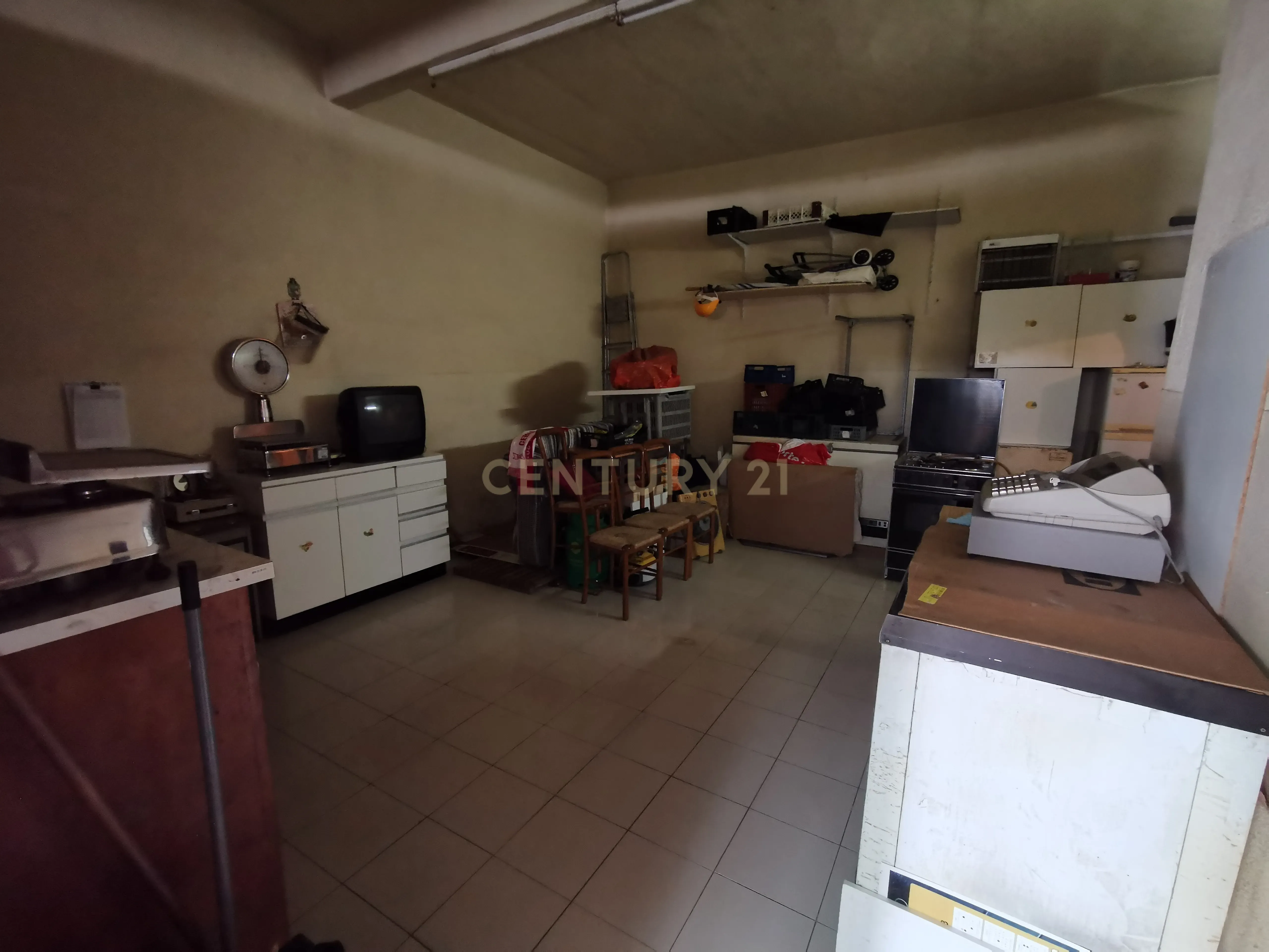 Fotografia 10 de Vende-se Loja , ou Garagem  ou outros ramos de Negócio- Cova da Piedade- Barrocas