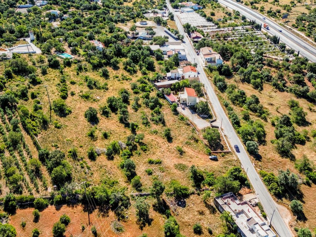 Terreno Rústico em Faro com Vista Panorâmica e Acesso Fácil - Image 6