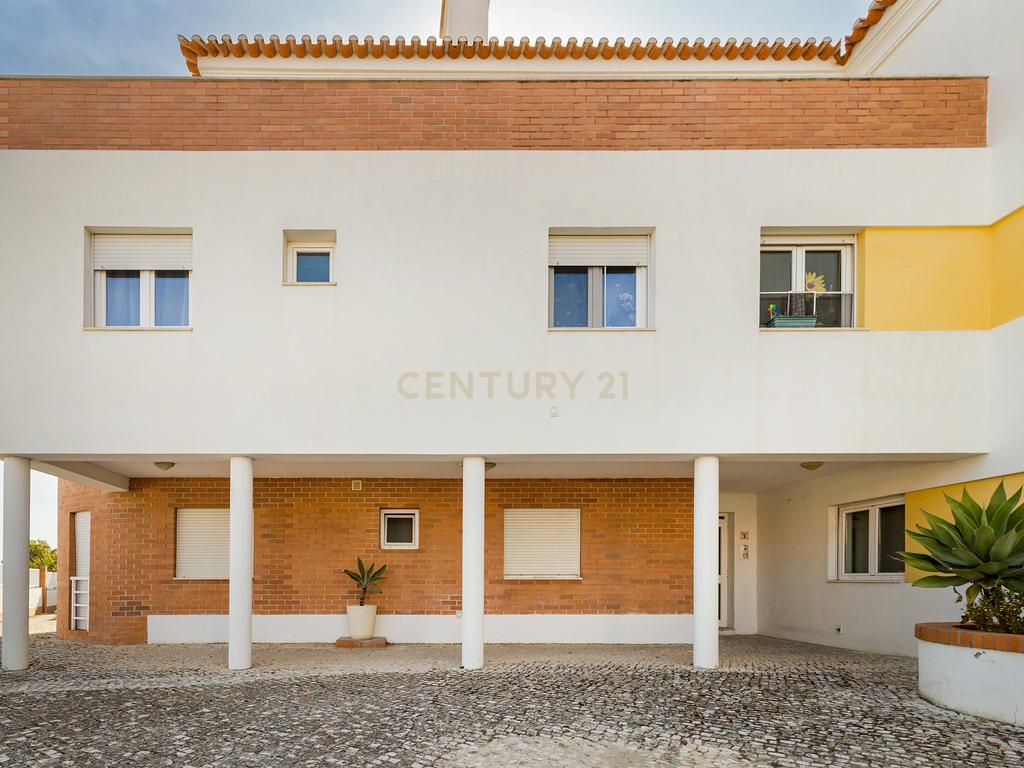 Apartamento T2 mobilado | Condomínio com Piscina - Image 20